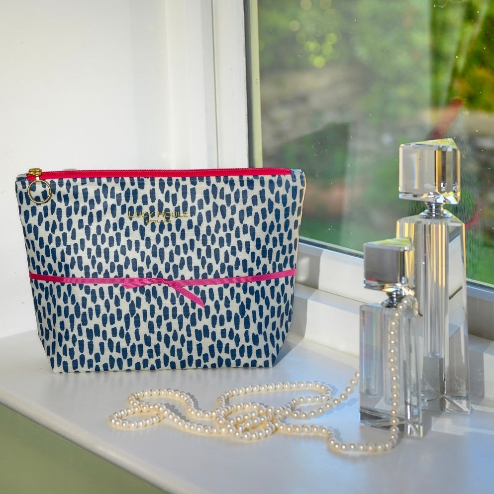Navy Cobblestone Wash Bag & Pink Zip