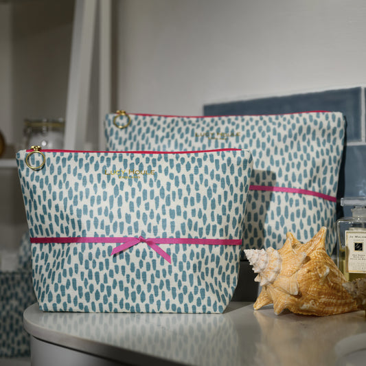 Aqua Cobblestone Wash Bag with Pink Zip