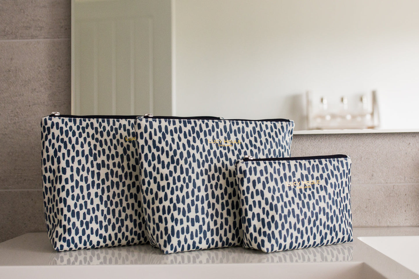 Navy Cobblestone Wash Bag & Navy Zip