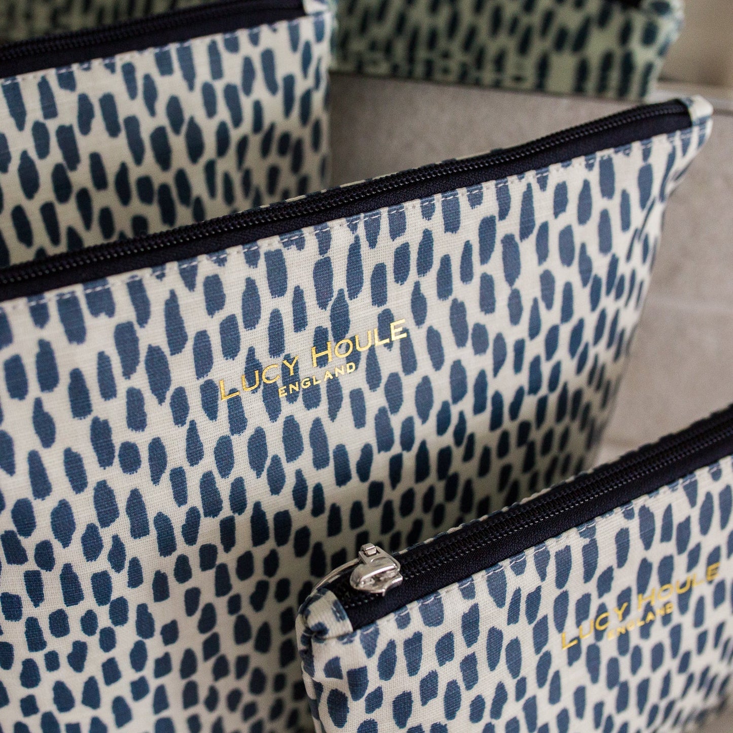 Navy Cobblestone Wash Bag & Navy Zip